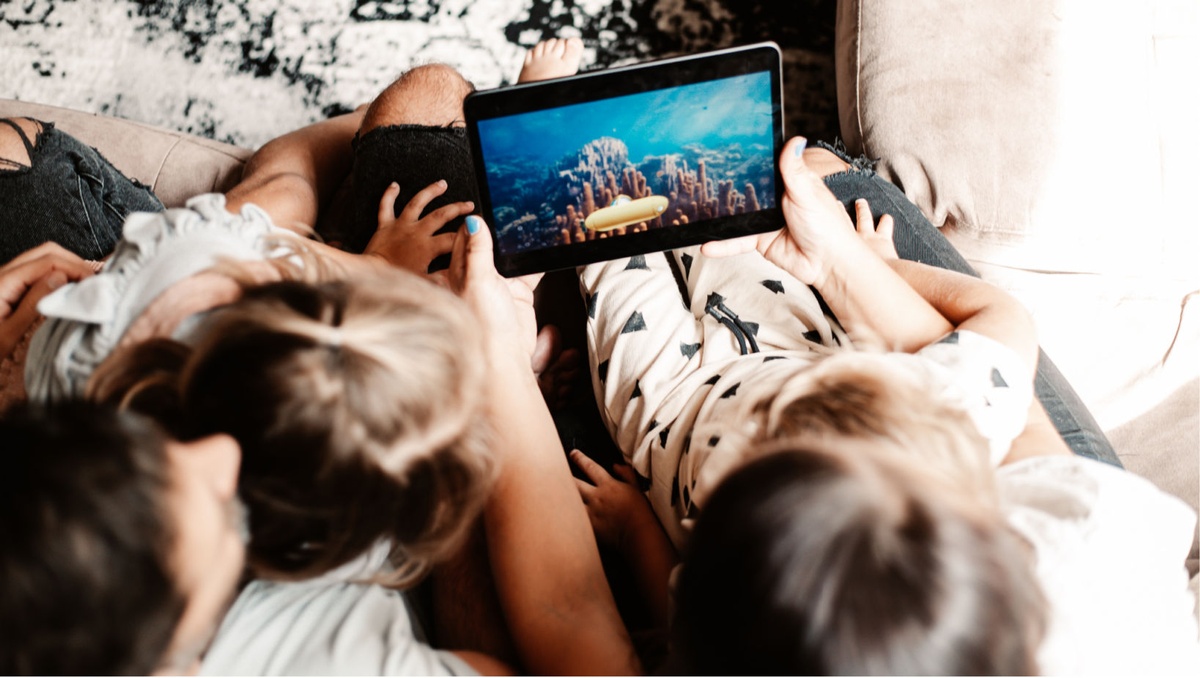 Preschoolers Watching Minno.jpg