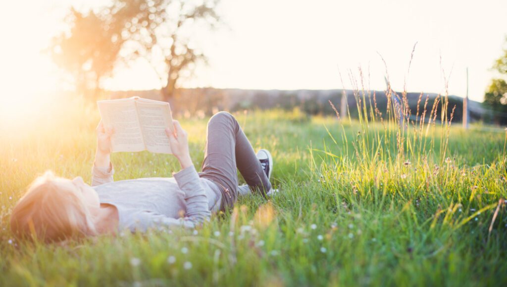 Ways to Get Kids to Read This Summer - Minno Kids